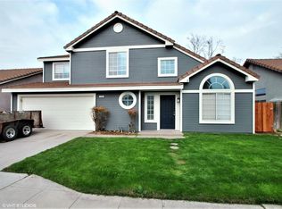 253 W Cromwell Ave, Clovis, CA 93611