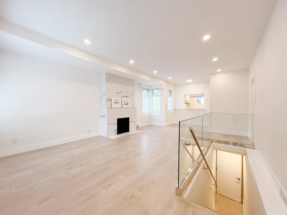 1472 Fulton Ave
