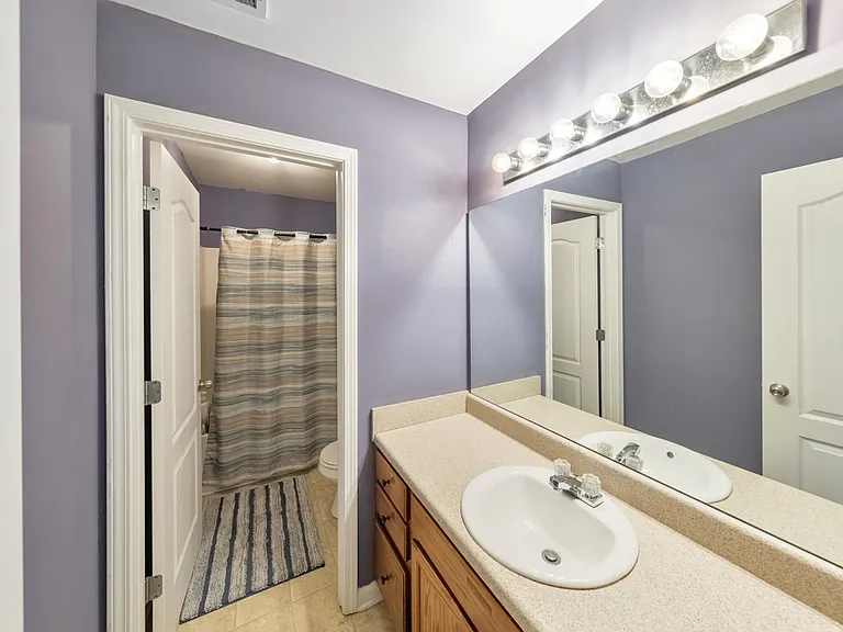 179 Holbrook Dr — Photo 10