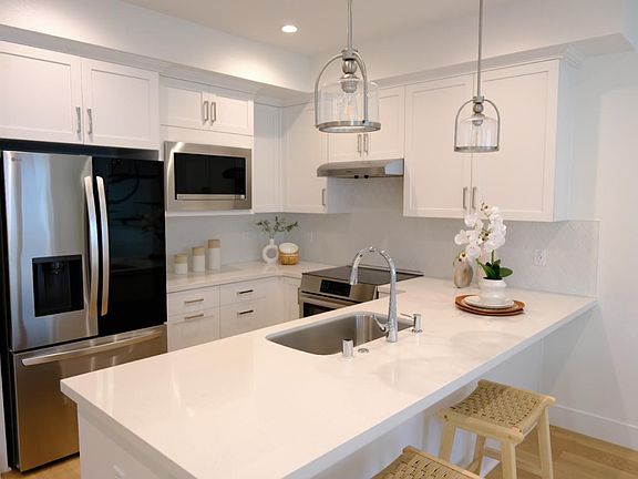 3rd image of 1010 San Pierre Way