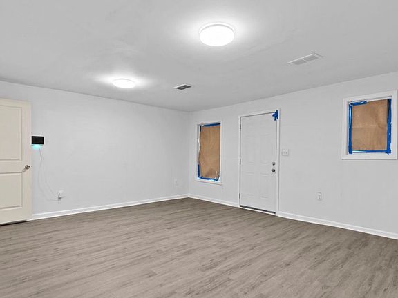 5th image of 1830 W Main St