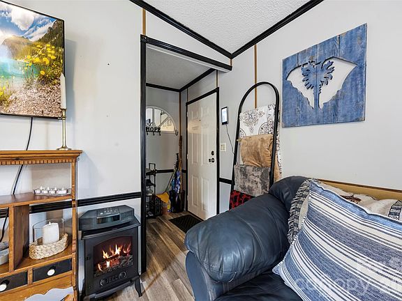 4th image of 2143 Templeton Rd