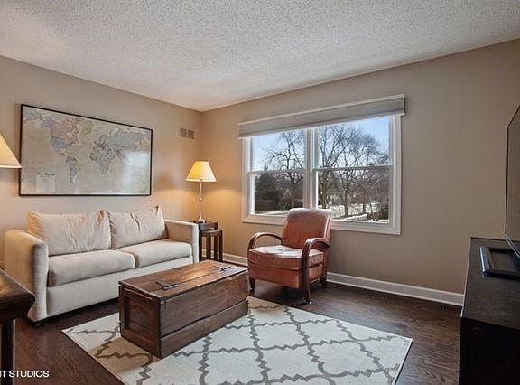 3rd image of 1048 N Carlyle Ln