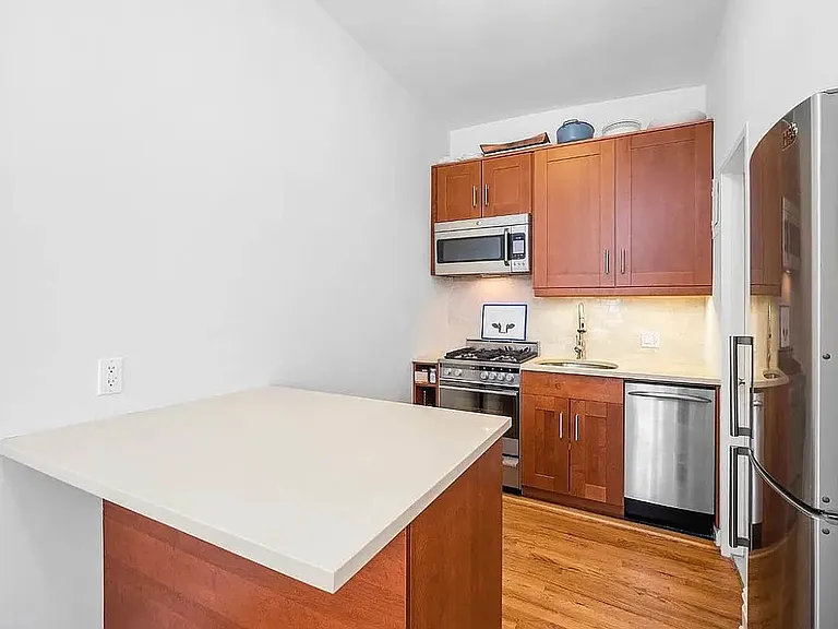 164 8th Ave #1B — Photo 2