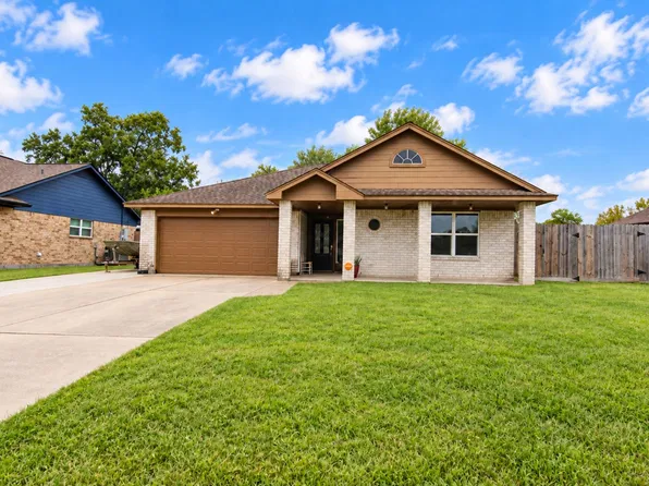 406 Walnut St, Lake Jackson, TX 77566