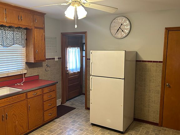 3rd image of 351 N 8th St