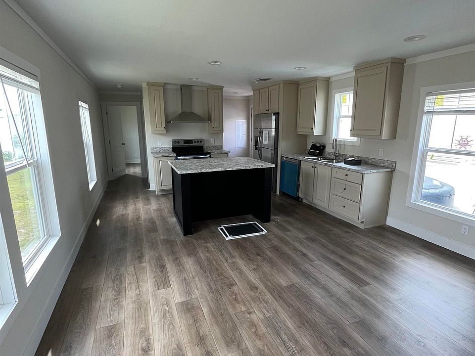 2nd image of 56 Lagoon Cir