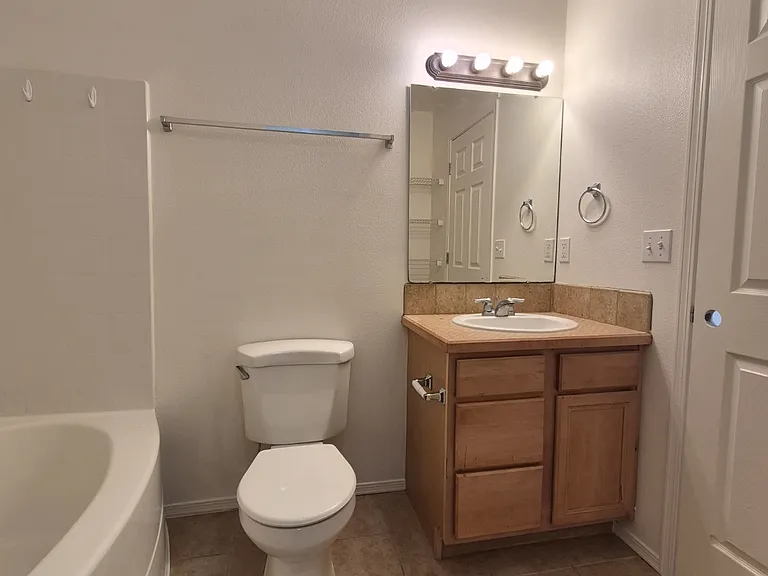 217 Midvale Ave — Photo 9