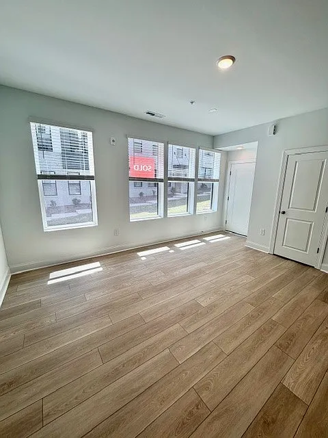 3 bed, 2.5 bath, 1577 sqft, $2,100 — Photo 2