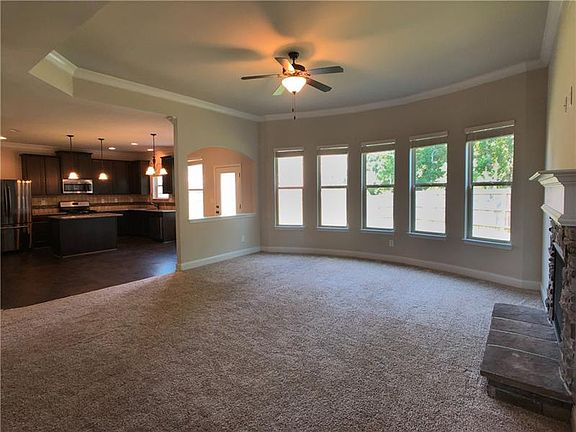 4th image of 1063 Park Hollow Ln