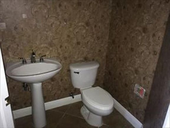 5th image of 5905 Tarpon Gardens Cir APT 202