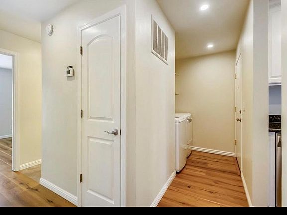 entryway and in unit washer/dryer