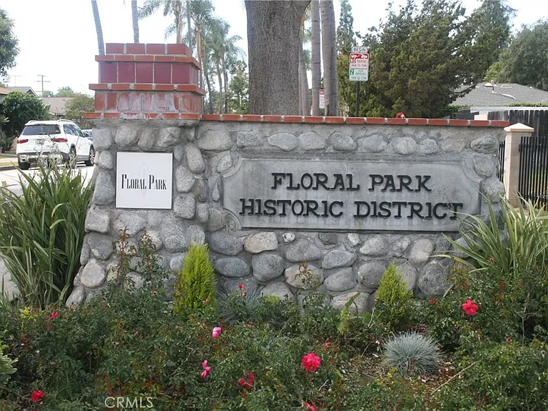 2421 N Heliotrope Dr — Photo 3