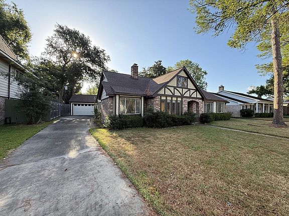 3rd image of 2830 Shadowdale Dr