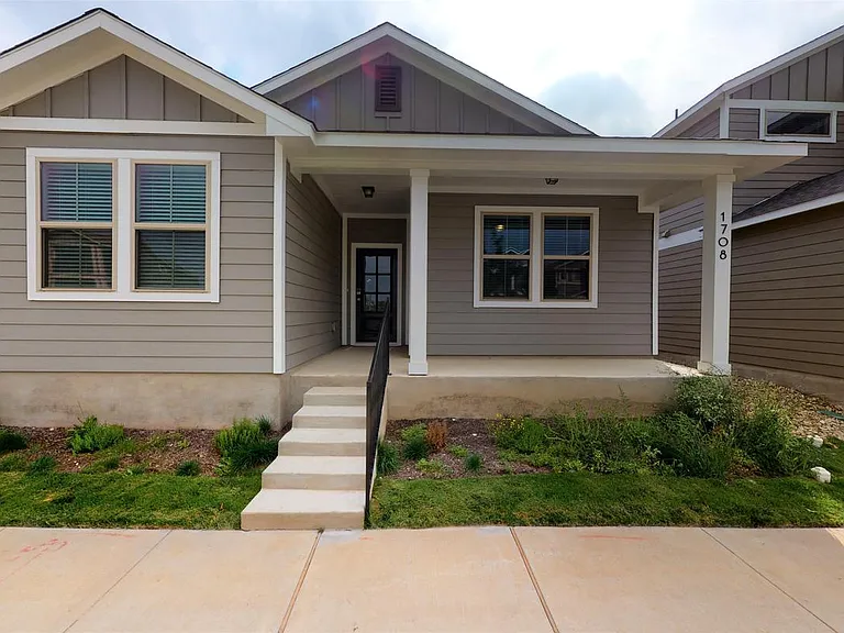 1708 Artesian Springs Xing — Photo 1