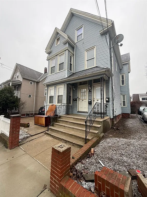3 bed, 1.0 bath, 920 sqft, $3,200 — Photo 1