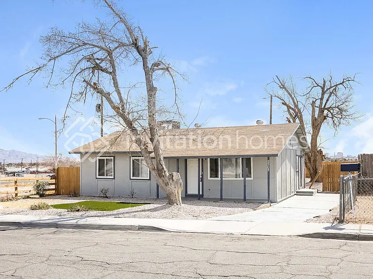 2305 Saber Dr — Photo 1