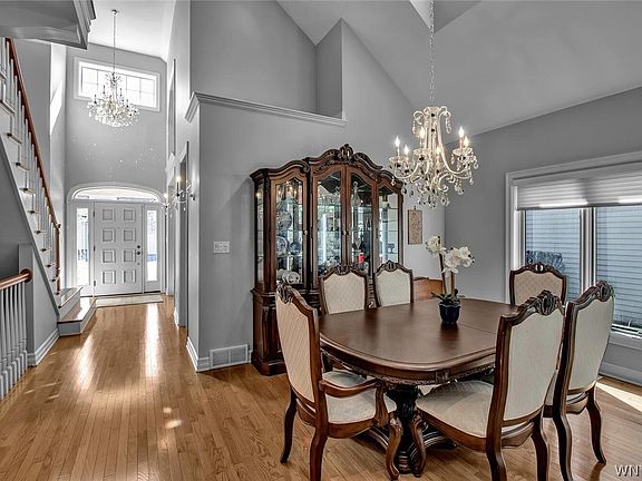 4th image of 129 Summer Hill Ln