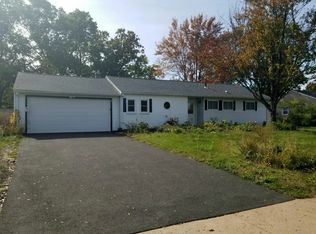 65 Greenfield Dr, Windsor Locks, CT 06096
