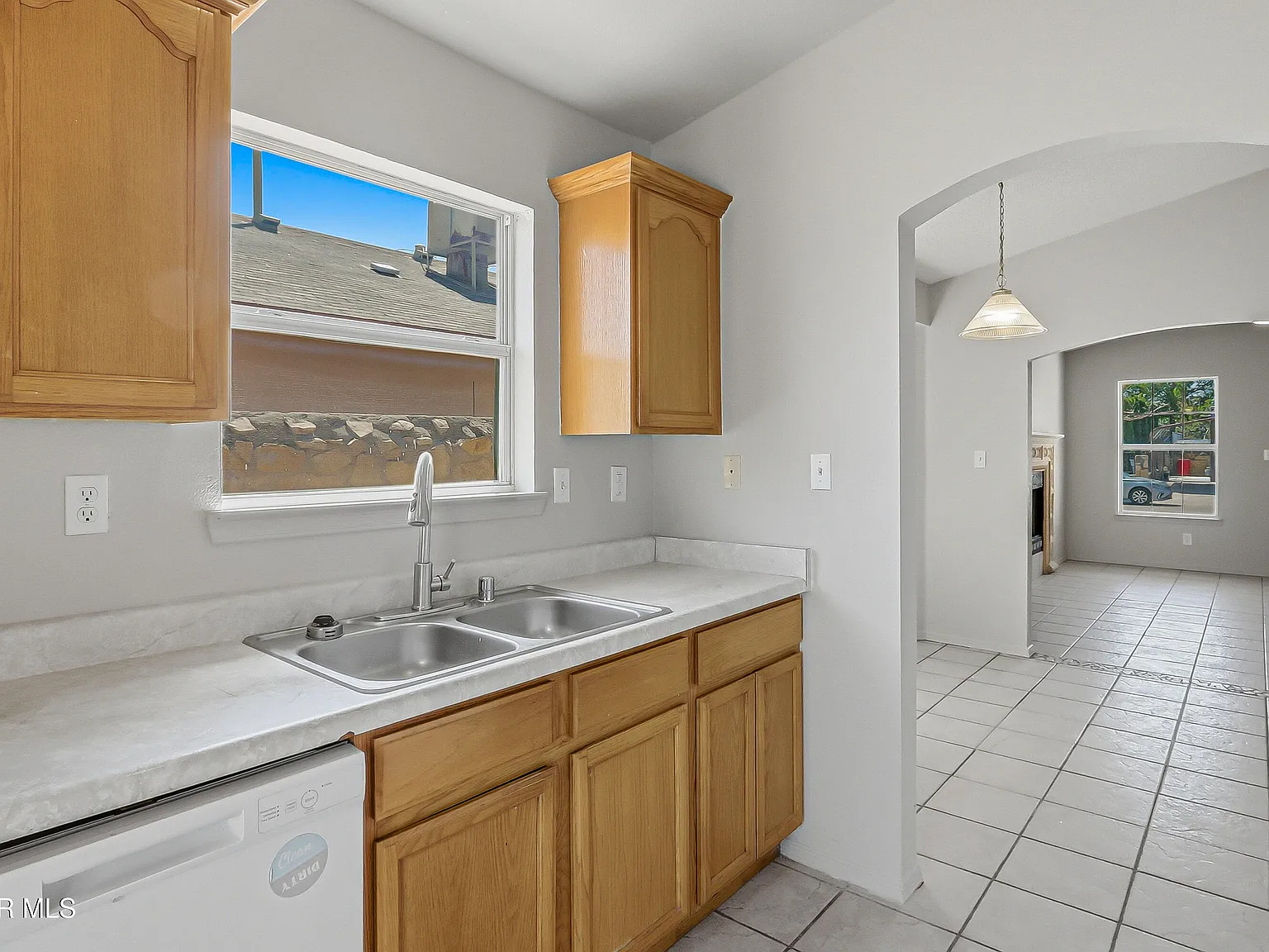 3 bed, 2.0 bath, 1105 sqft, $1,600 — Photo 3