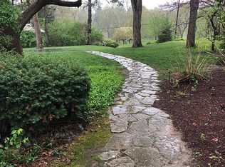 2108 N Geyer Rd, Saint Louis, MO 63131