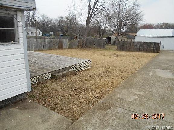3rd image of 703 NE 11th St