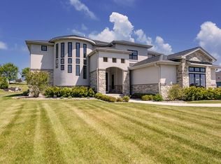4814 S East Kohler Cir, New Berlin, WI 53146