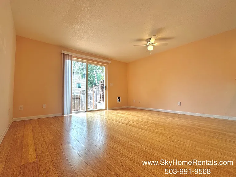 2160 Maplewood Dr S — Photo 3
