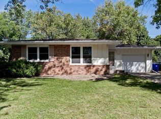 6040 Crestridge Ave SW, Cedar Rapids, IA 52404