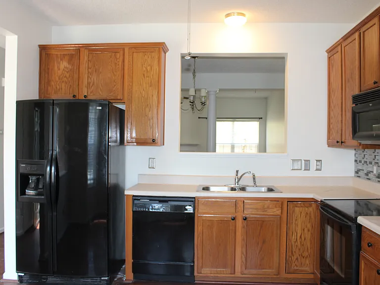 2802 Gross Ave — Photo 2