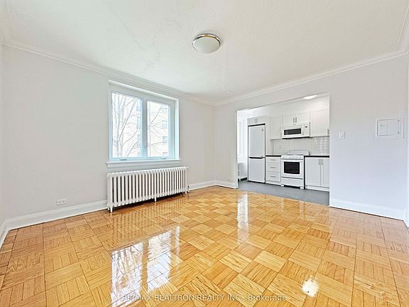 2nd image of 396 Avenue Rd #320