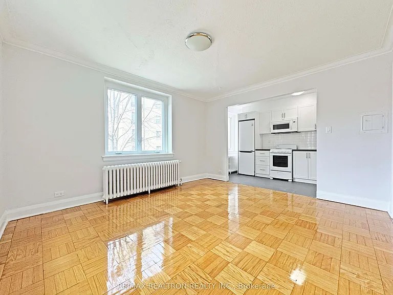 396 Avenue Rd #320 — Photo 2