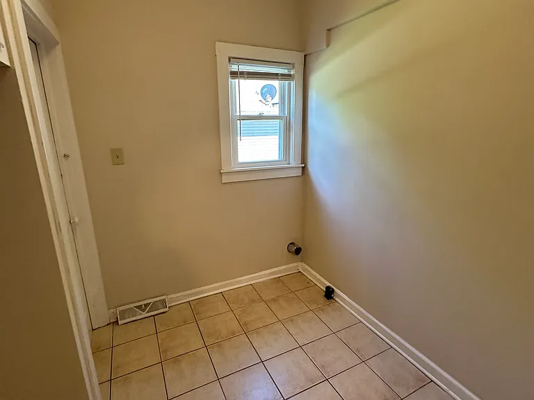 118 Lyons Dr — Photo 11