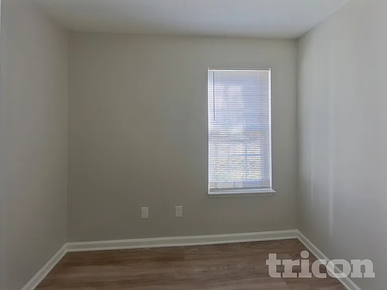 705 Continental Dr — Photo 9