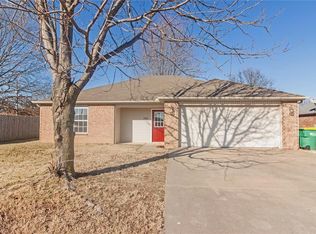 708 Ponderosa St, Centerton, AR 72719