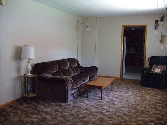 4th image of 722 Powell St