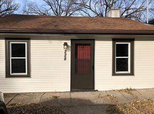 228 E Pleasant View Dr, Des Moines, IA 50315