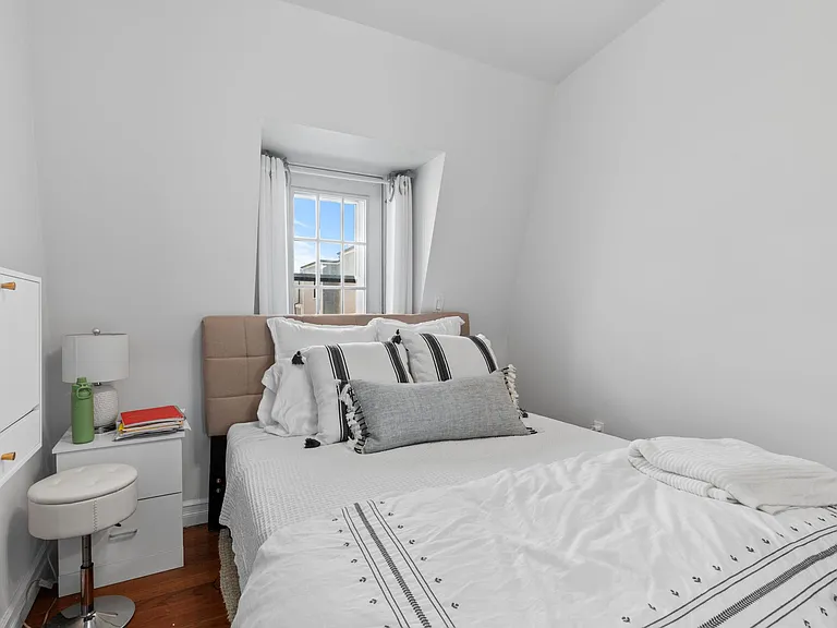 536 E 4th St #2 — Photo 14