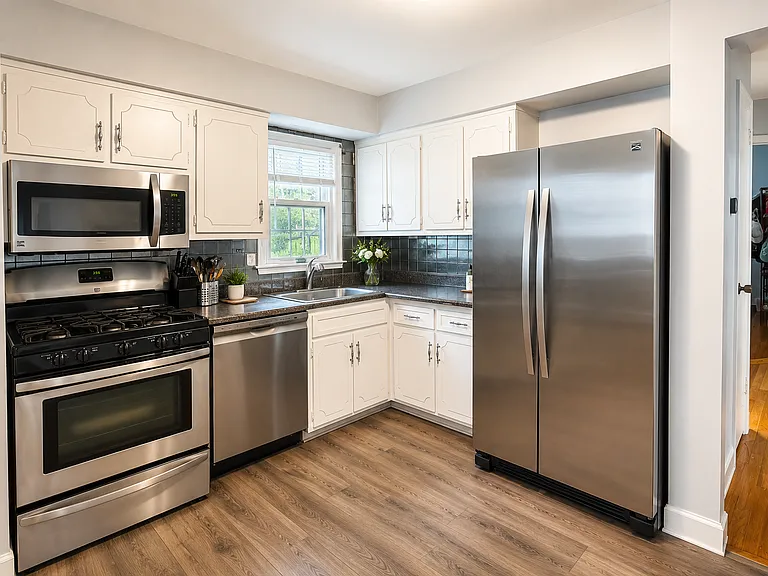 Updated kitchen with Stainless Steel appliances