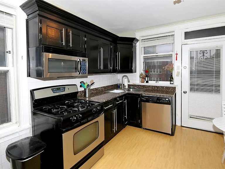 6226 Northwood Ave #3W — Photo 9