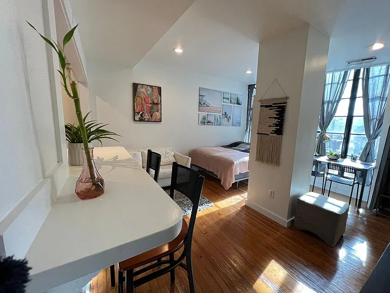 313 2nd St SE #205 — Photo 2