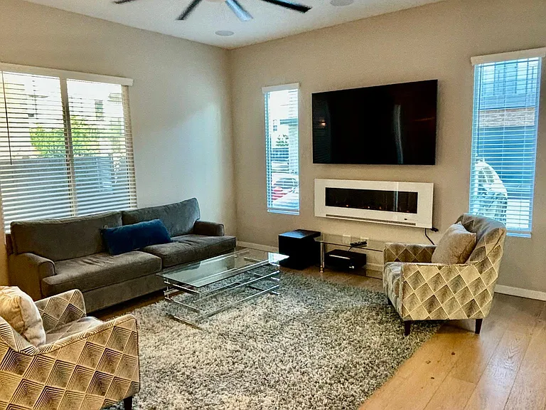 901 S Smith Rd — Photo 5