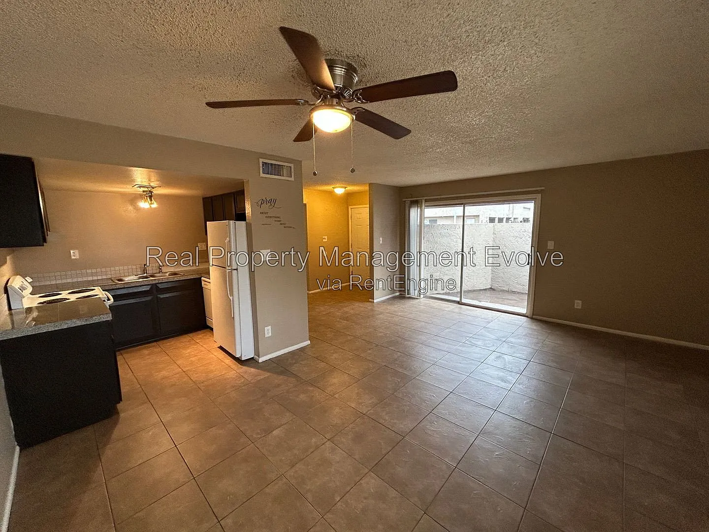 2 bed, 1.0 bath, 957 sqft, $1,050 — Photo 3