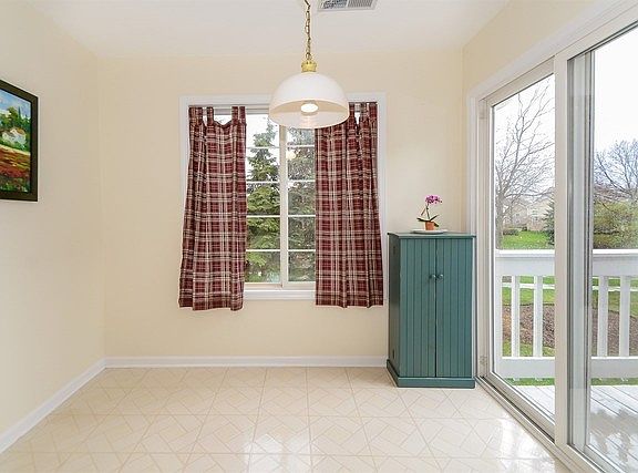 5th image of 1525 Thornfield Ln APT 6