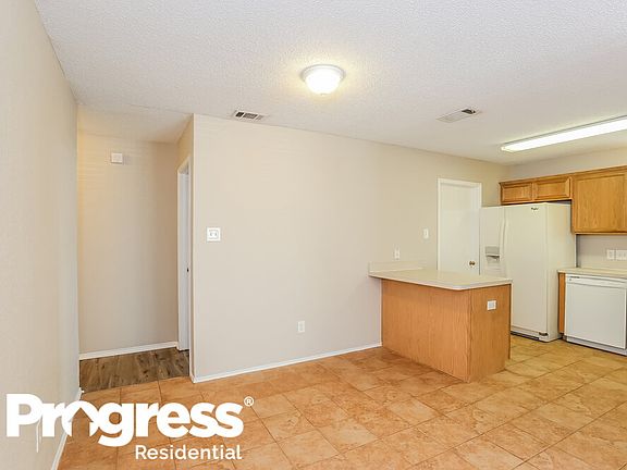 5th image of 1004 Carlin Ln