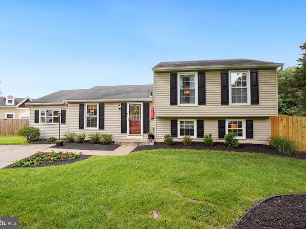 8588 King Carter St, Manassas, VA 20110