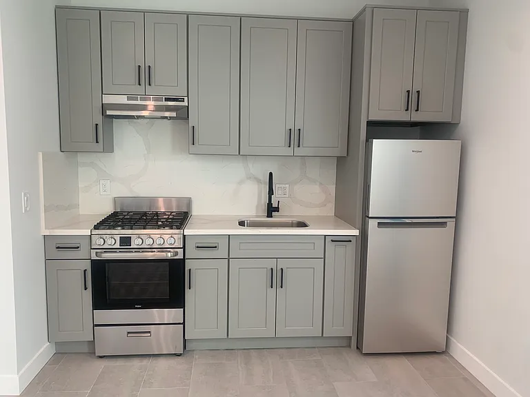 7350 Beverly Blvd #10 — Photo 6