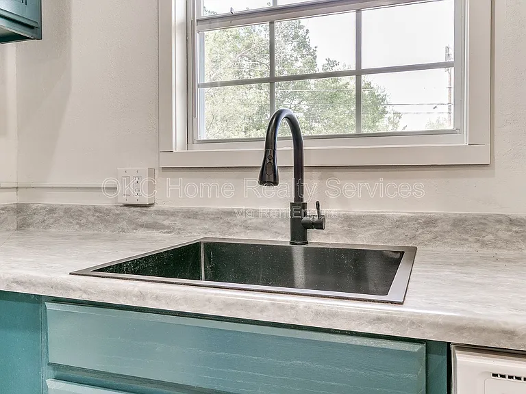 1812 W Noble Ave — Photo 68