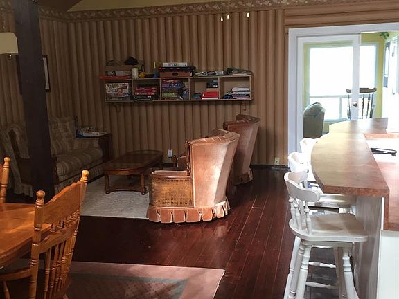 4th image of 107 NW Crescent Dr