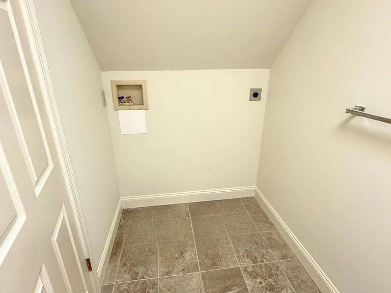 126 South Court St — Photo 8